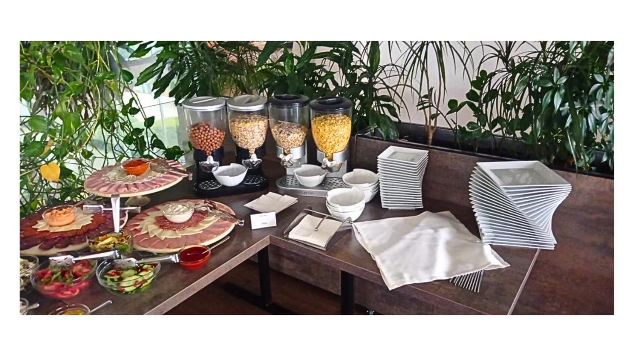 Hotel Crystal Light Nis Ngoại thất bức ảnh