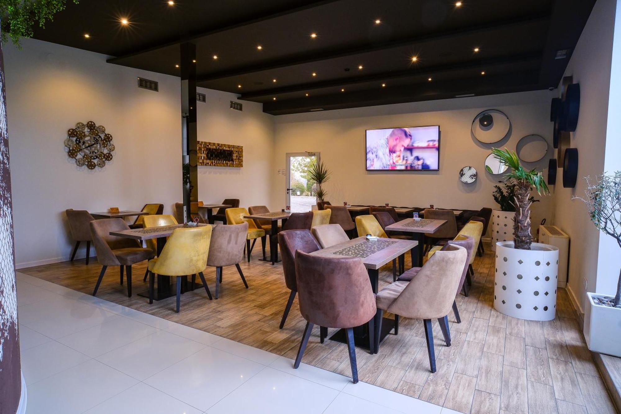 Hotel Crystal Light Nis Ngoại thất bức ảnh