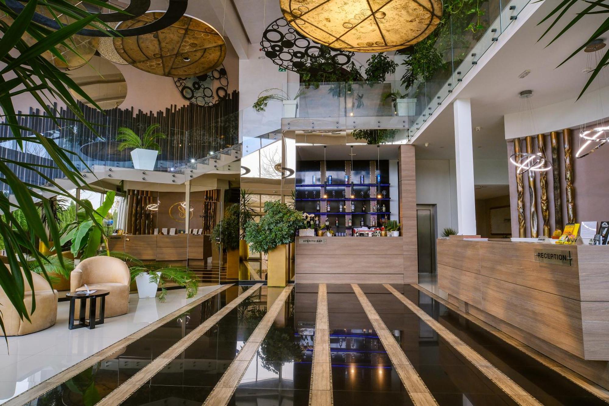 Hotel Crystal Light Nis Ngoại thất bức ảnh