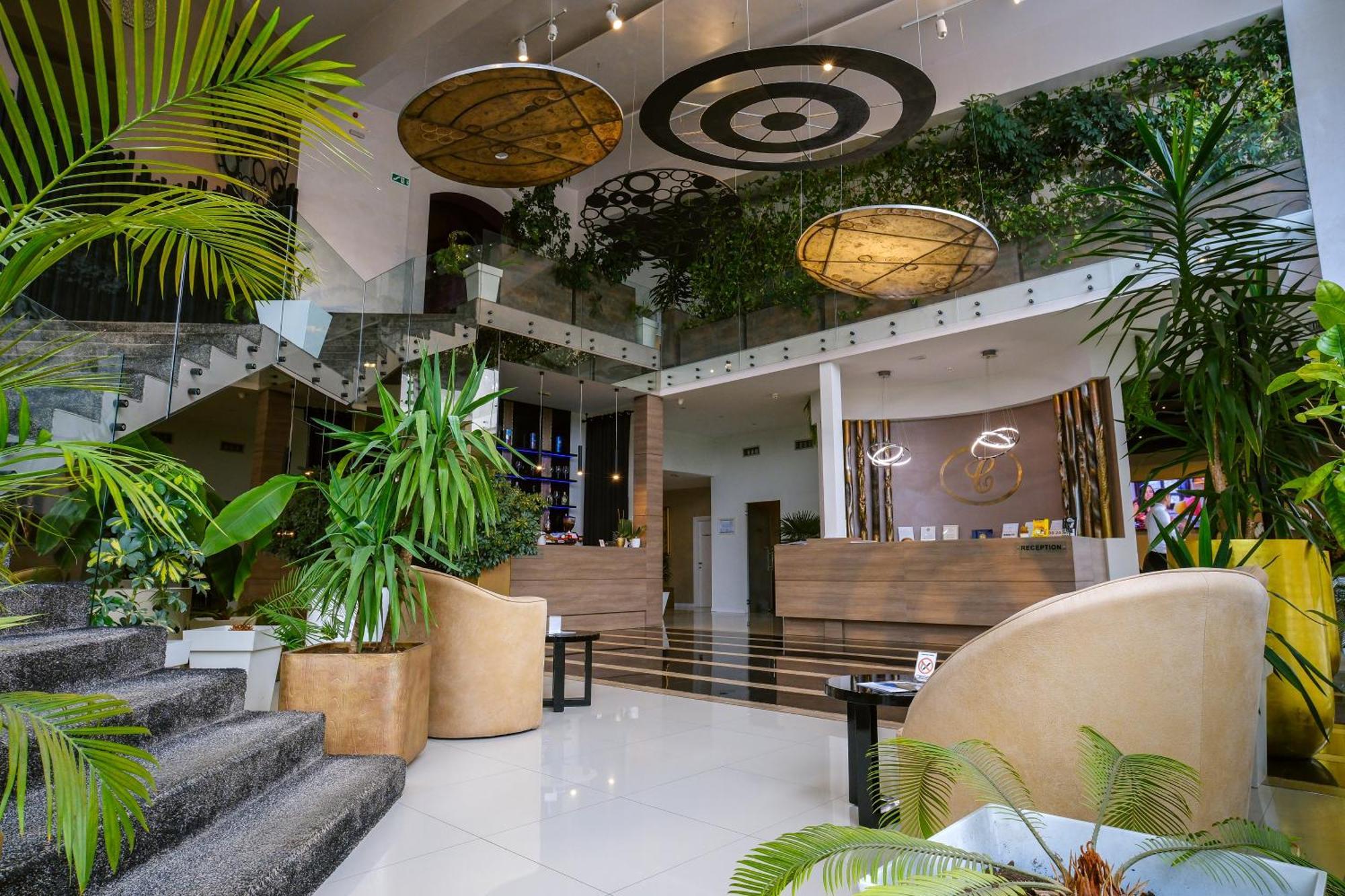 Hotel Crystal Light Nis Ngoại thất bức ảnh