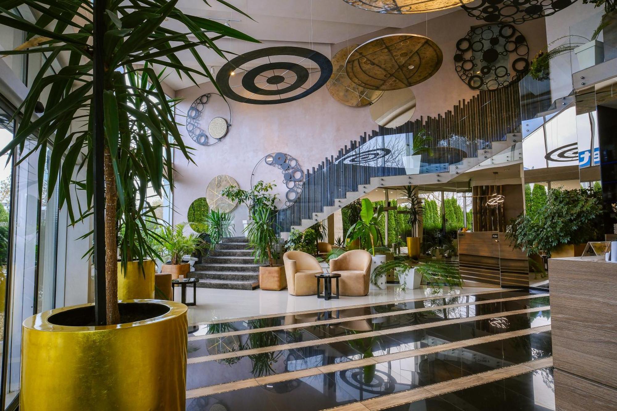 Hotel Crystal Light Nis Ngoại thất bức ảnh