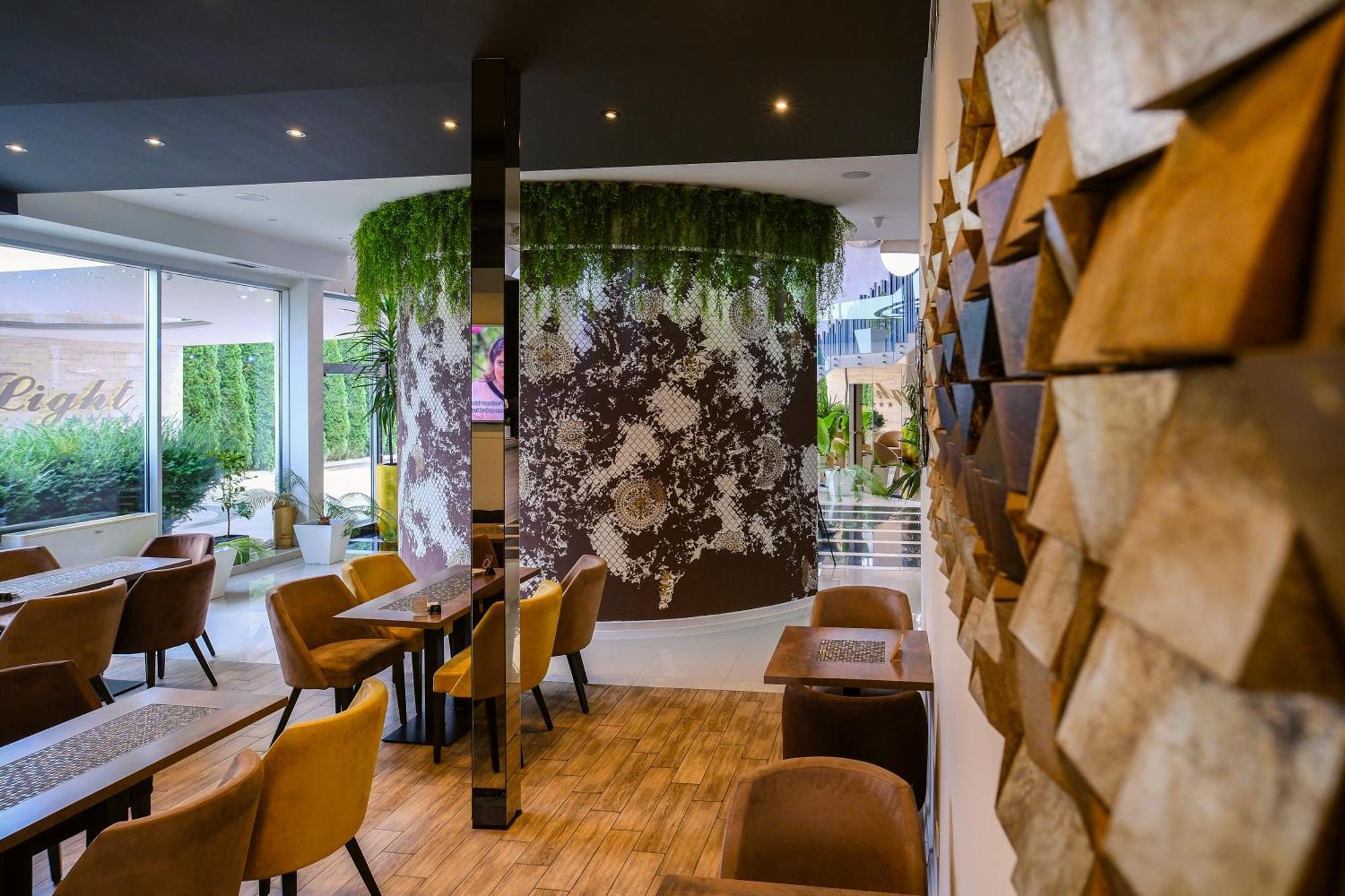 Hotel Crystal Light Nis Ngoại thất bức ảnh