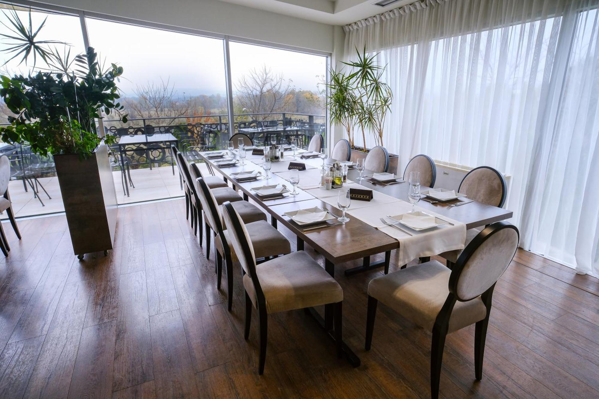 Hotel Crystal Light Nis Ngoại thất bức ảnh