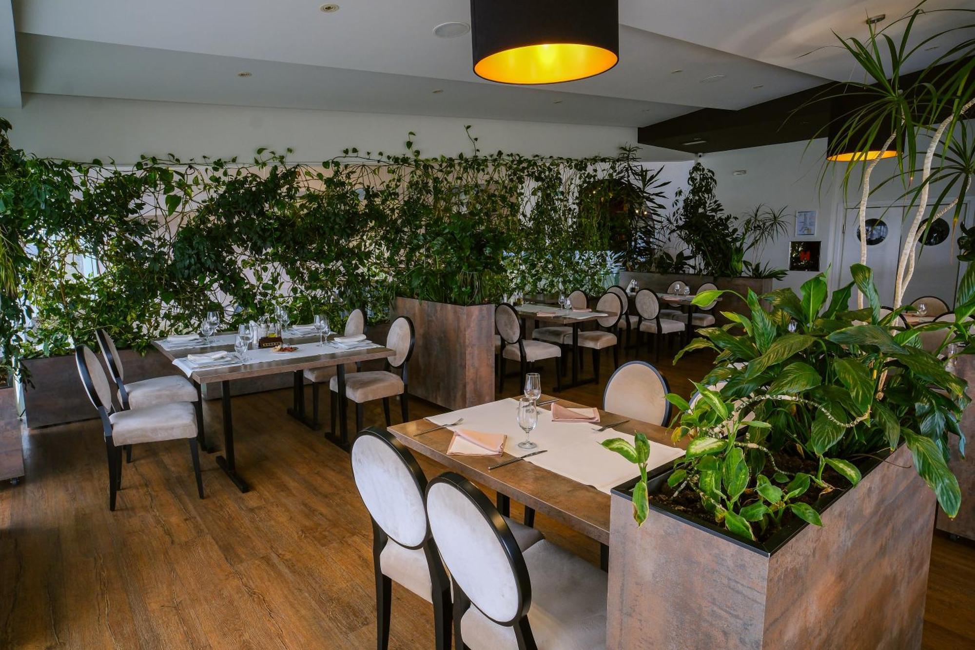 Hotel Crystal Light Nis Ngoại thất bức ảnh