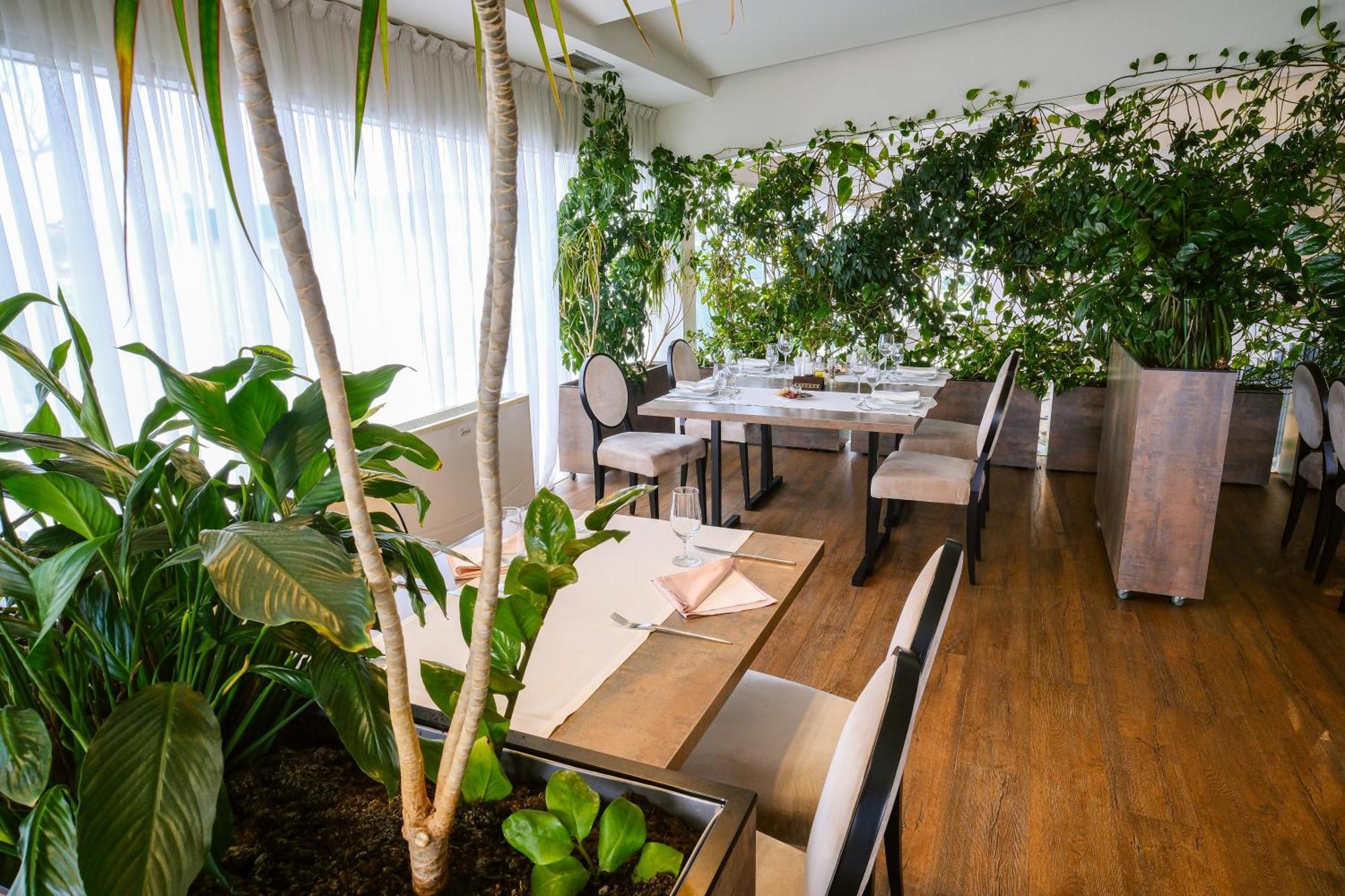Hotel Crystal Light Nis Ngoại thất bức ảnh