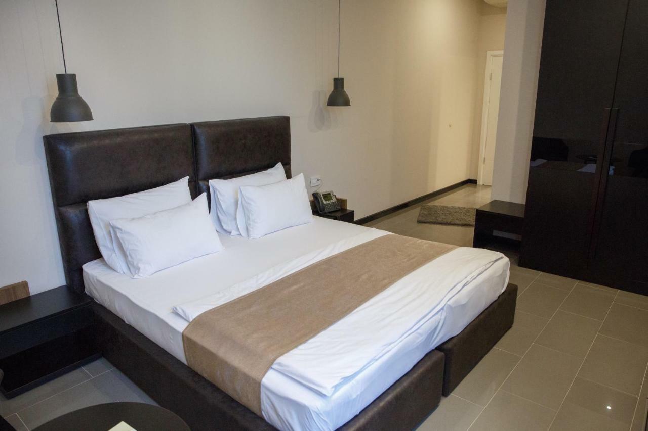 Hotel Crystal Light Nis Ngoại thất bức ảnh