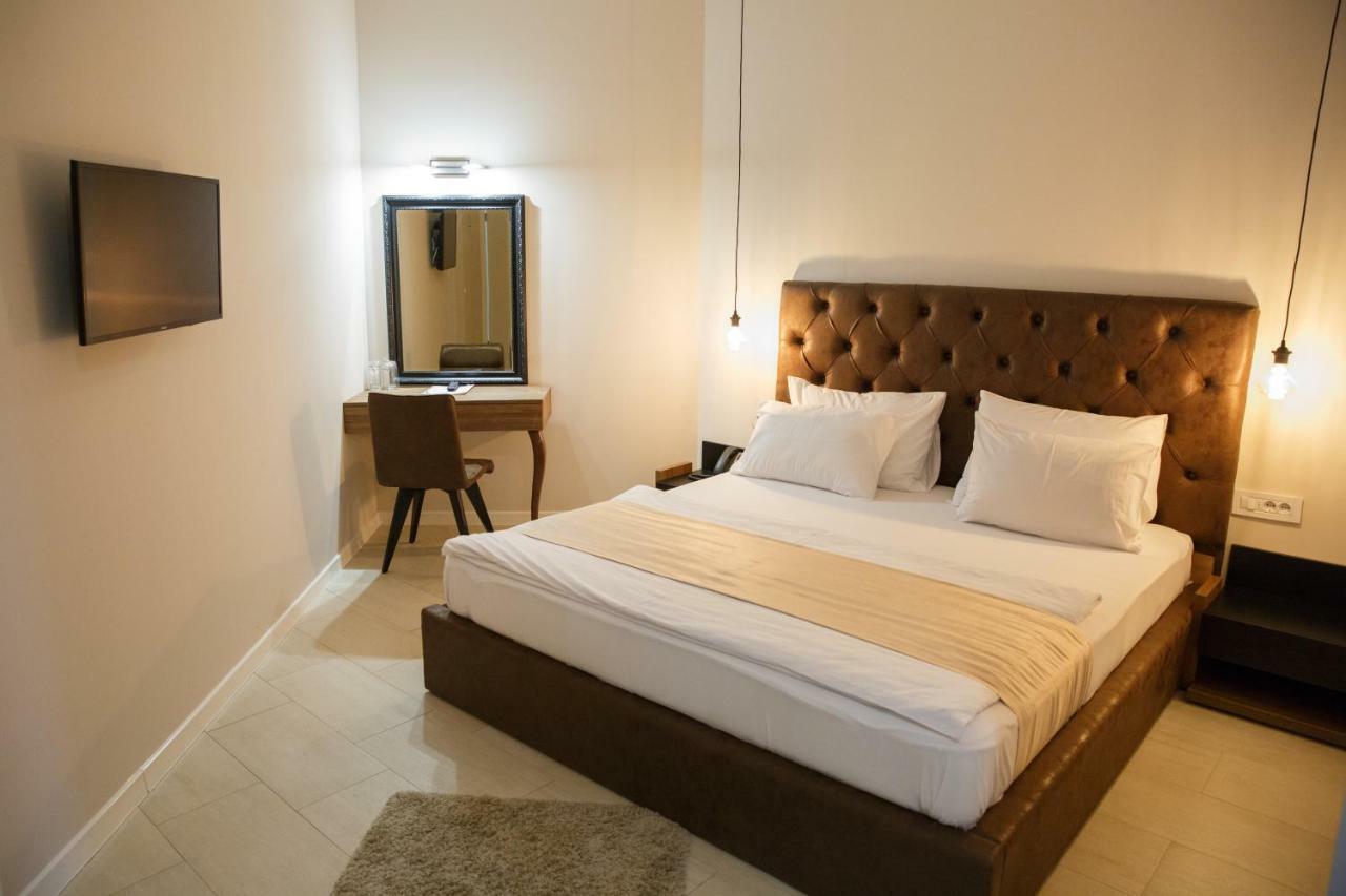 Hotel Crystal Light Nis Ngoại thất bức ảnh